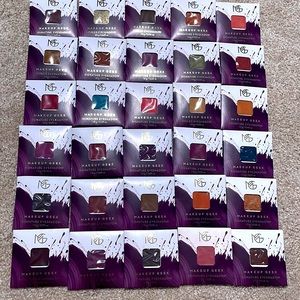 25 pc Eyeshadows by makeup geek